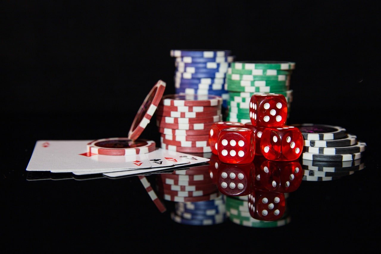 Platform hadir77 menampilkan live casino, sportsbook, dan slot games dalam antarmuka mobile yang terintegrasi